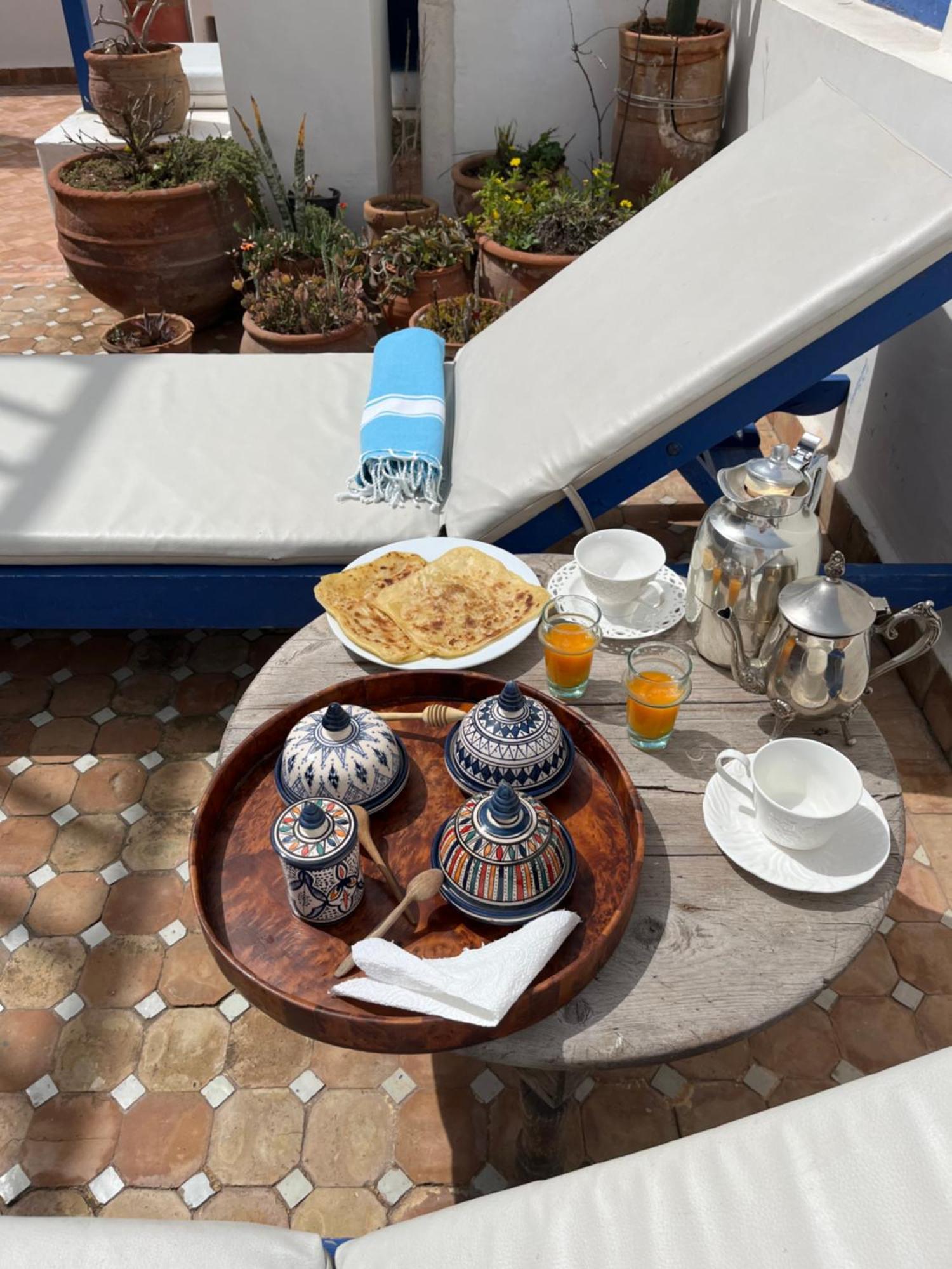 Riad Le Consulat - Private Riad For Family & Group, Breakfast Included, Skala Эс-Сувейра Экстерьер фото